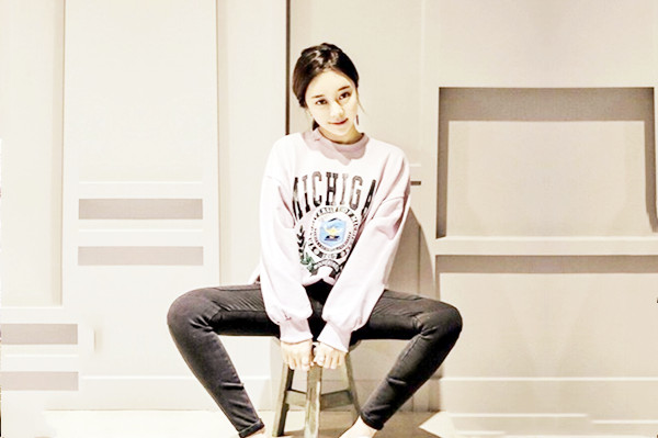 邻 居修 淋 浴被巨 乳 人 妻 勾 引 做 爱 口 交 射 脸 上